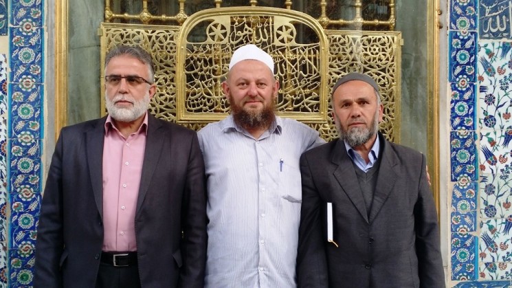 Hak Bir Sen’den Ey�p Sultan’da Dua